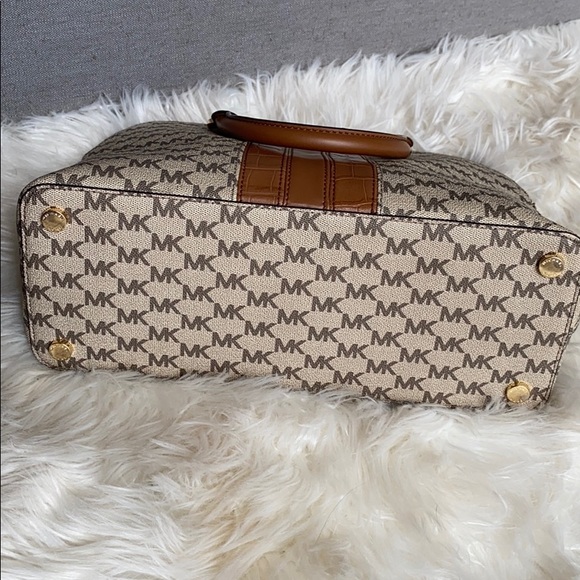 Michael Kors Purse Tote Shoulder Bag - Picture 2 of 7